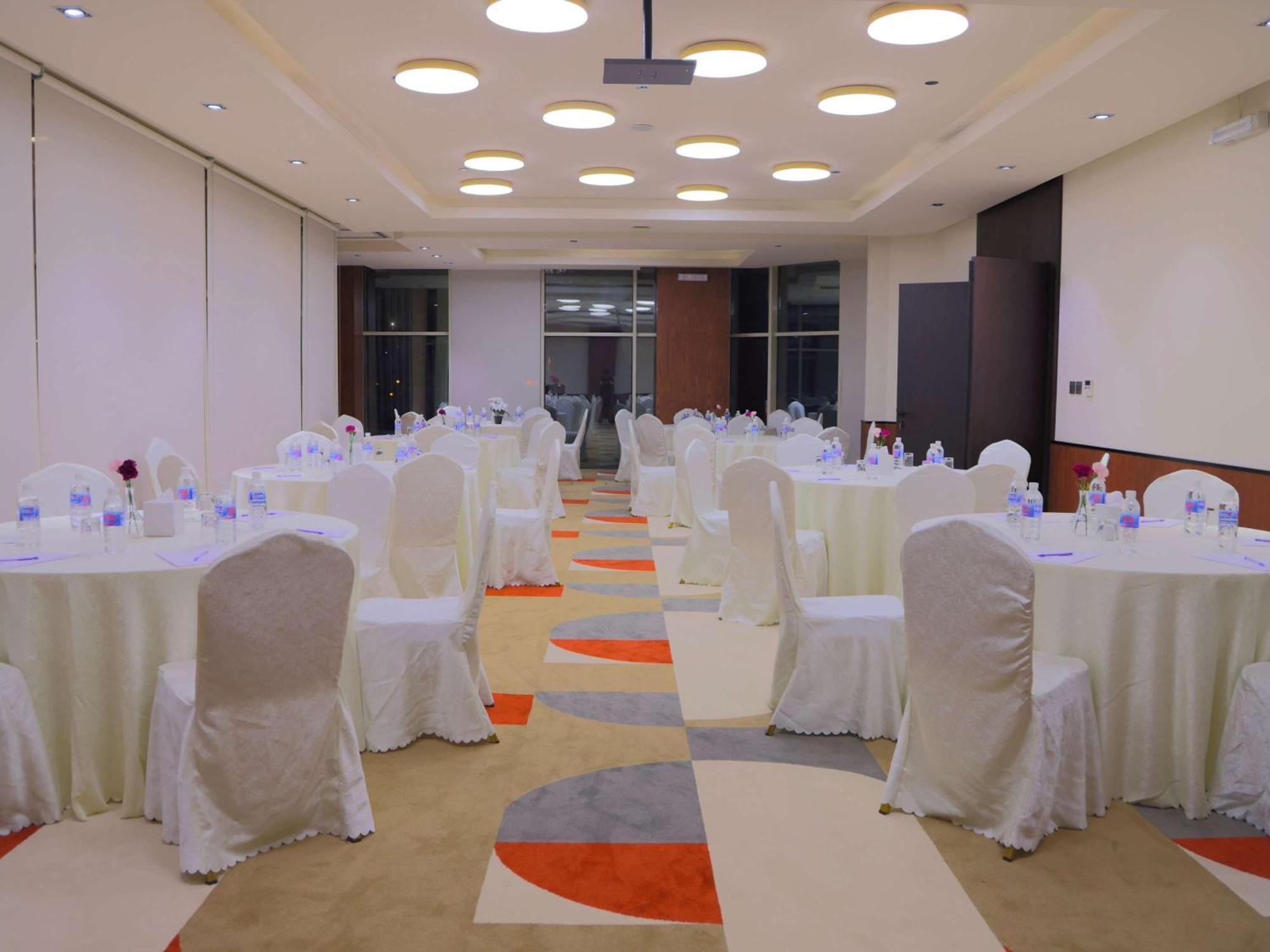 Novotel Suites Riyadh Centre Ngoại thất bức ảnh