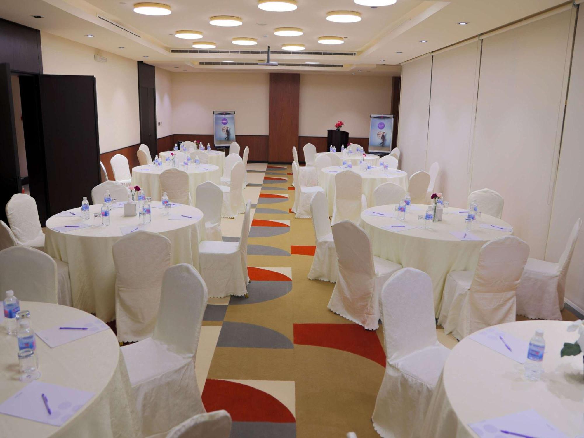 Novotel Suites Riyadh Centre Ngoại thất bức ảnh